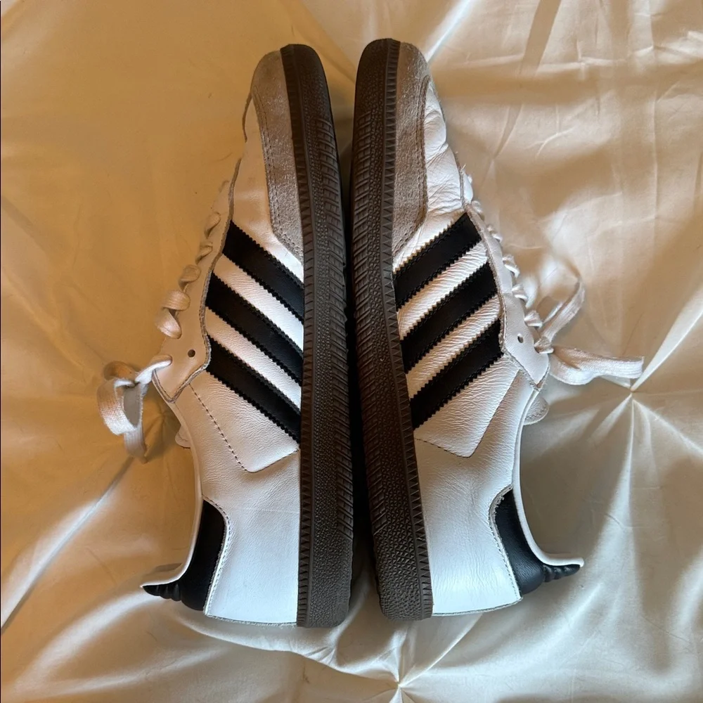 Adidas Men's Samba White and Black Sneakers - Picture 3 of 10